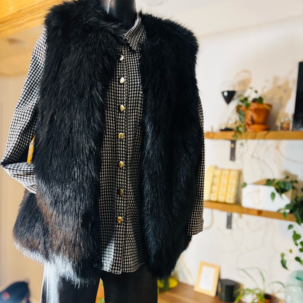 Black Faux Fur Vest for Women - Picture 9 of 12
